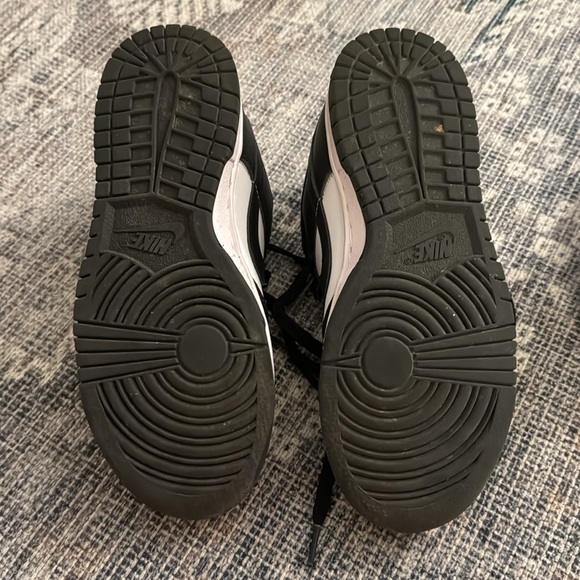 Nike Women’s Dunk Low. Size 6 - Picture 4 of 6